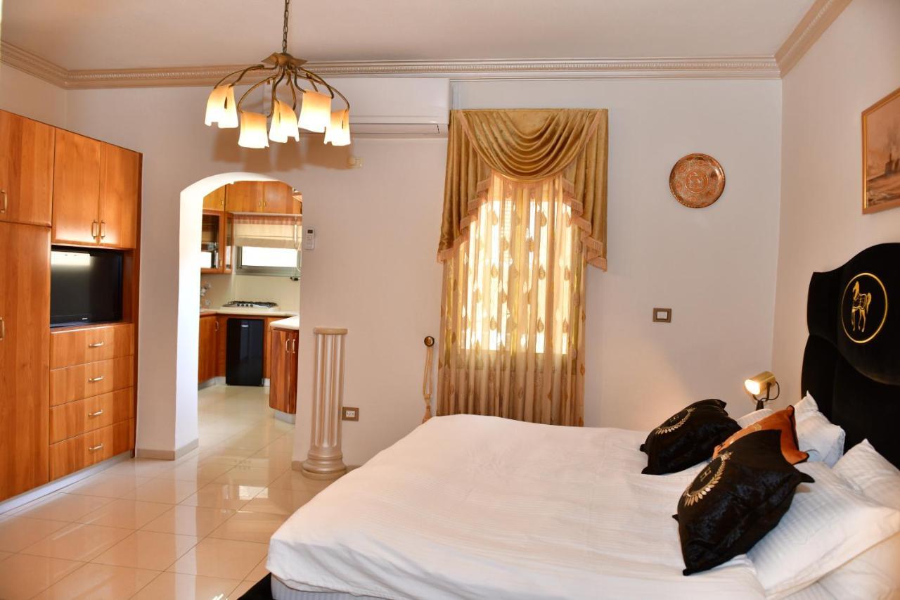 The German House Aparthotel Akko Eksteriør bilde